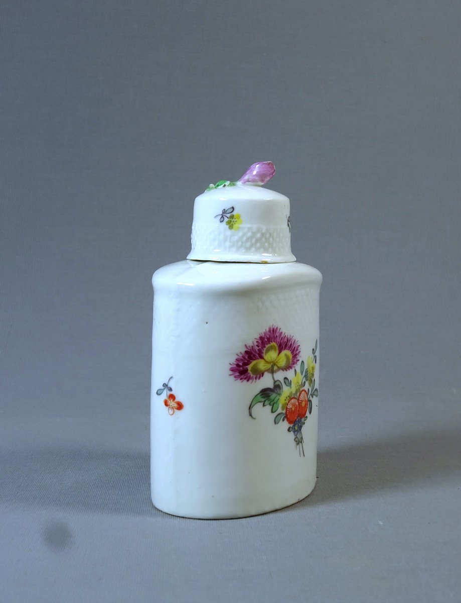 Villeroy Mennecy XVIIIth Century, Soft Porcelain Flask Or Tea Box With Floral Decor Painted With Bouquets Of Flowers-photo-2