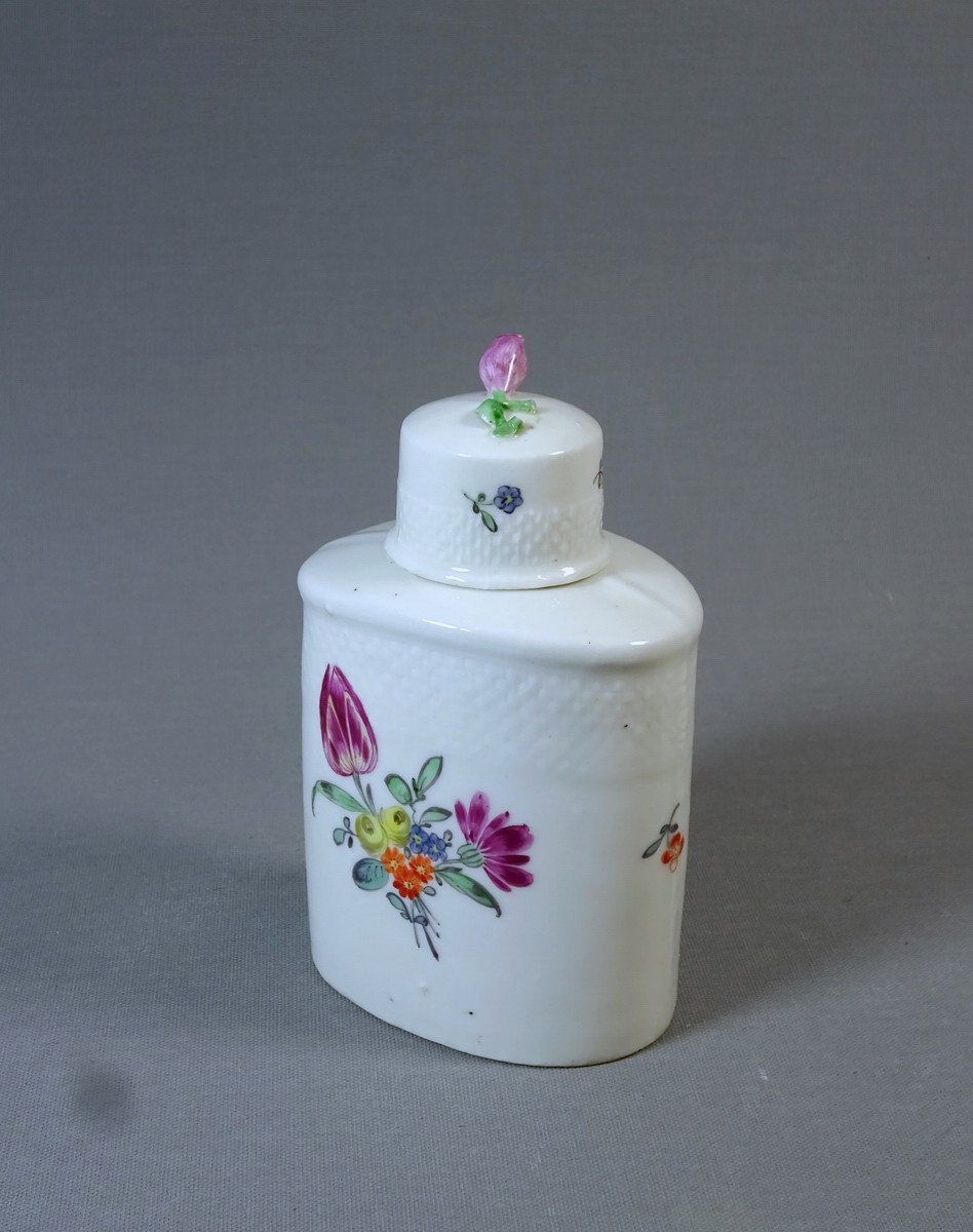 Villeroy Mennecy XVIIIth Century, Soft Porcelain Flask Or Tea Box With Floral Decor Painted With Bouquets Of Flowers-photo-1
