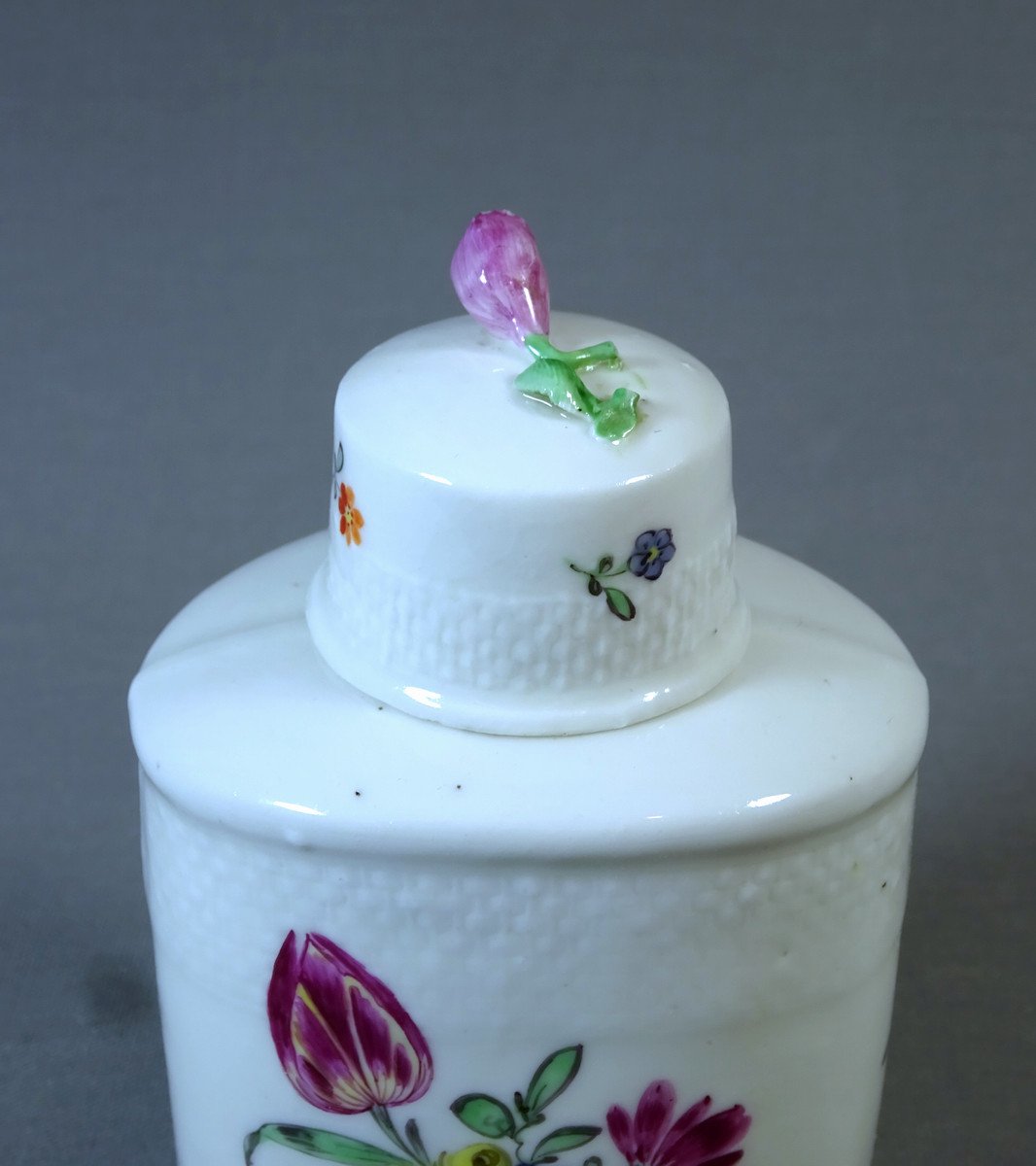 Villeroy Mennecy XVIIIth Century, Soft Porcelain Flask Or Tea Box With Floral Decor Painted With Bouquets Of Flowers-photo-2