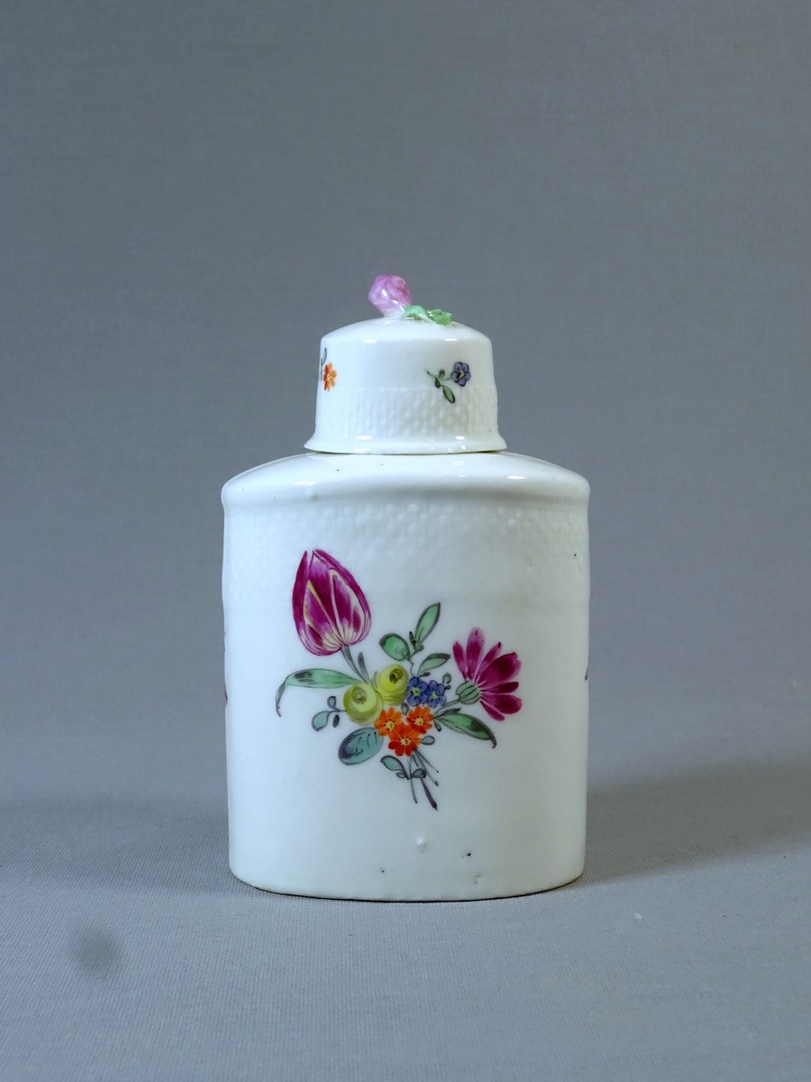 Villeroy Mennecy XVIIIth Century, Soft Porcelain Flask Or Tea Box With Floral Decor Painted With Bouquets Of Flowers-photo-3