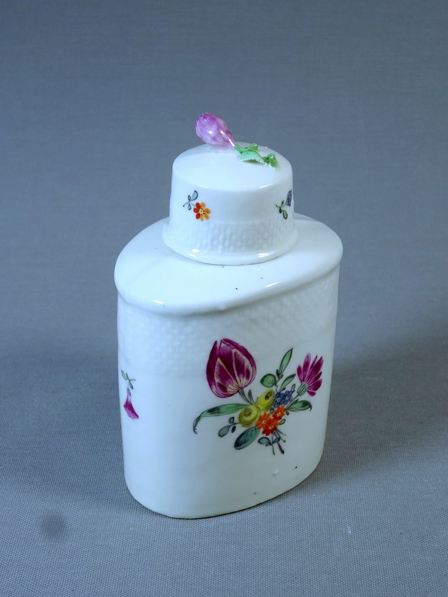 Villeroy Mennecy XVIIIth Century, Soft Porcelain Flask Or Tea Box With Floral Decor Painted With Bouquets Of Flowers-photo-4