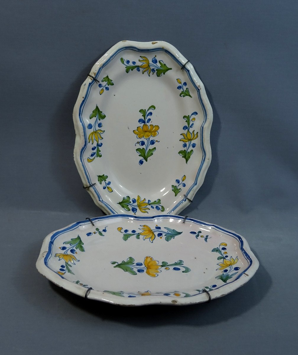 18th Century Pair Of Oval Dishes With Contoured Edge In Earthenware From South West France With Flower Decor-photo-3