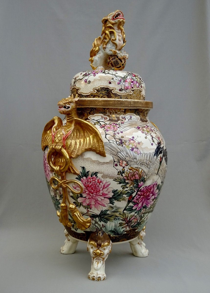 Important Pot Couvert, Grès Fin Des Fours De Satsuma, Japon Période Meiji, Riche Décor aux Grues, Pivoines, Pruniers en fleurs-photo-1