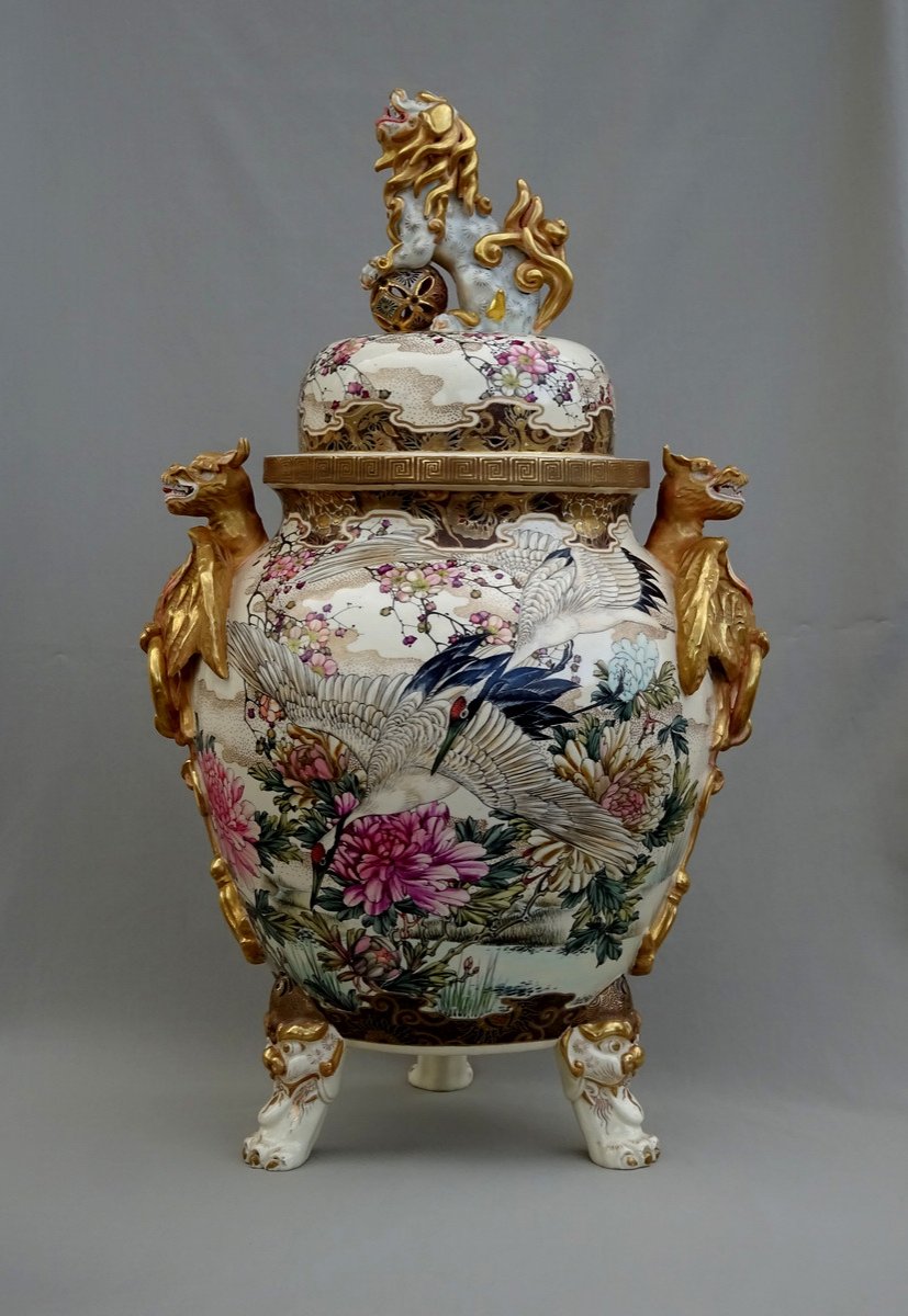 Important Pot Couvert, Grès Fin Des Fours De Satsuma, Japon Période Meiji, Riche Décor aux Grues, Pivoines, Pruniers en fleurs