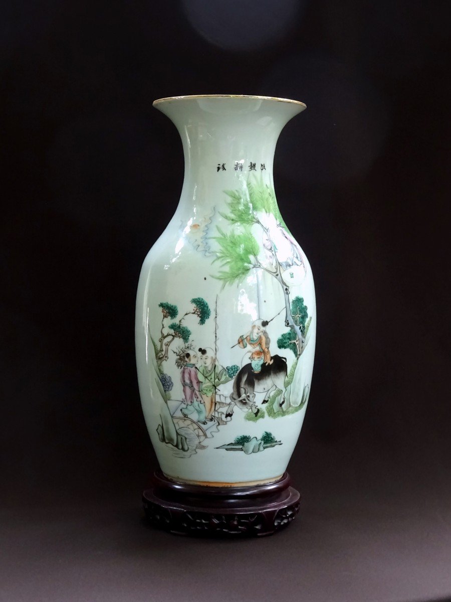 Chine, Important Vase du  XIXème Siècle En Porcelaine,  Orné d'un Décor Peint de Personnages, Bœuf et Poème Calligraphié-photo-1