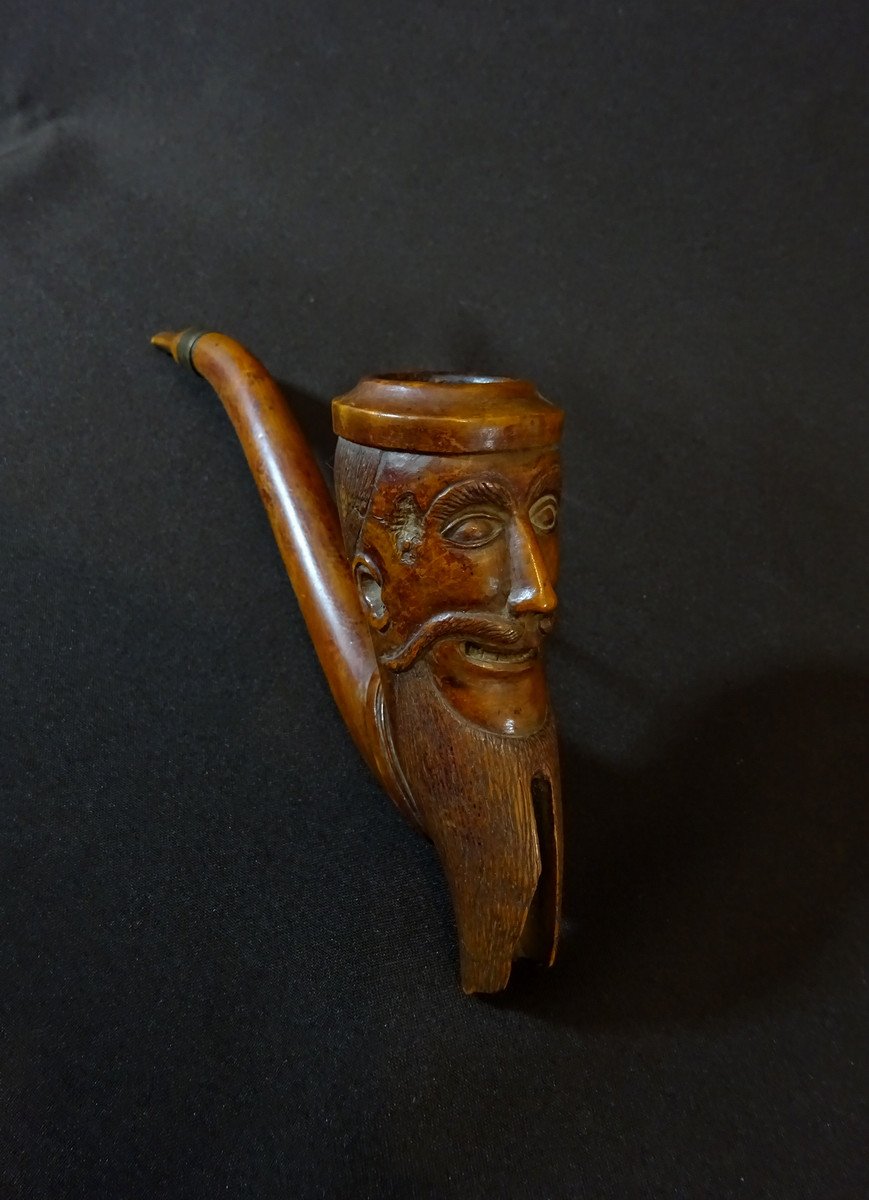 Pipe du XVIIIeme Siècle en Bois Finement Sculpté, le Fourneau Figurant un Homme Barbu & Moustachu Grimaçant-photo-3