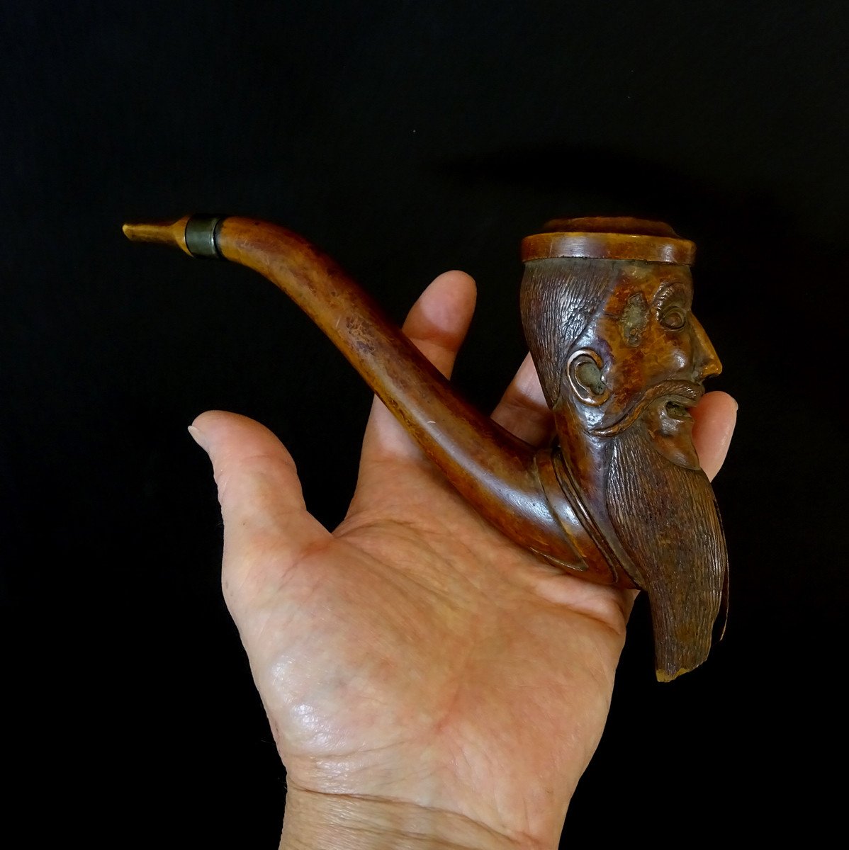 Pipe du XVIIIeme Siècle en Bois Finement Sculpté, le Fourneau Figurant un Homme Barbu & Moustachu Grimaçant-photo-5