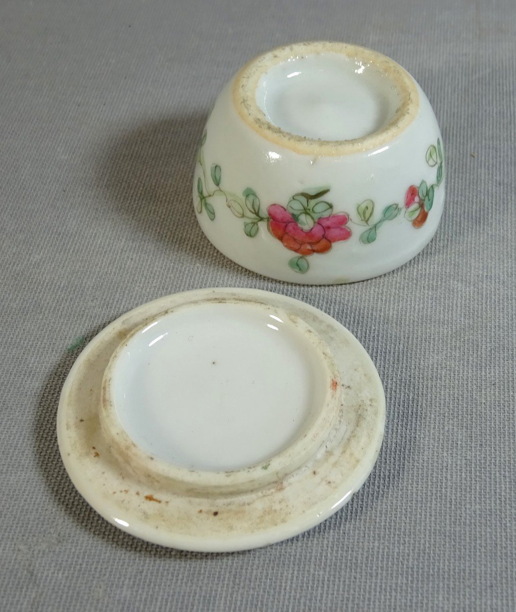 Chine XIXeme Siècle, Petit Pot à Onguents ou à Fard en Porcelaine, Orné de Personnages, Chimère et Guirlande Florale-photo-5
