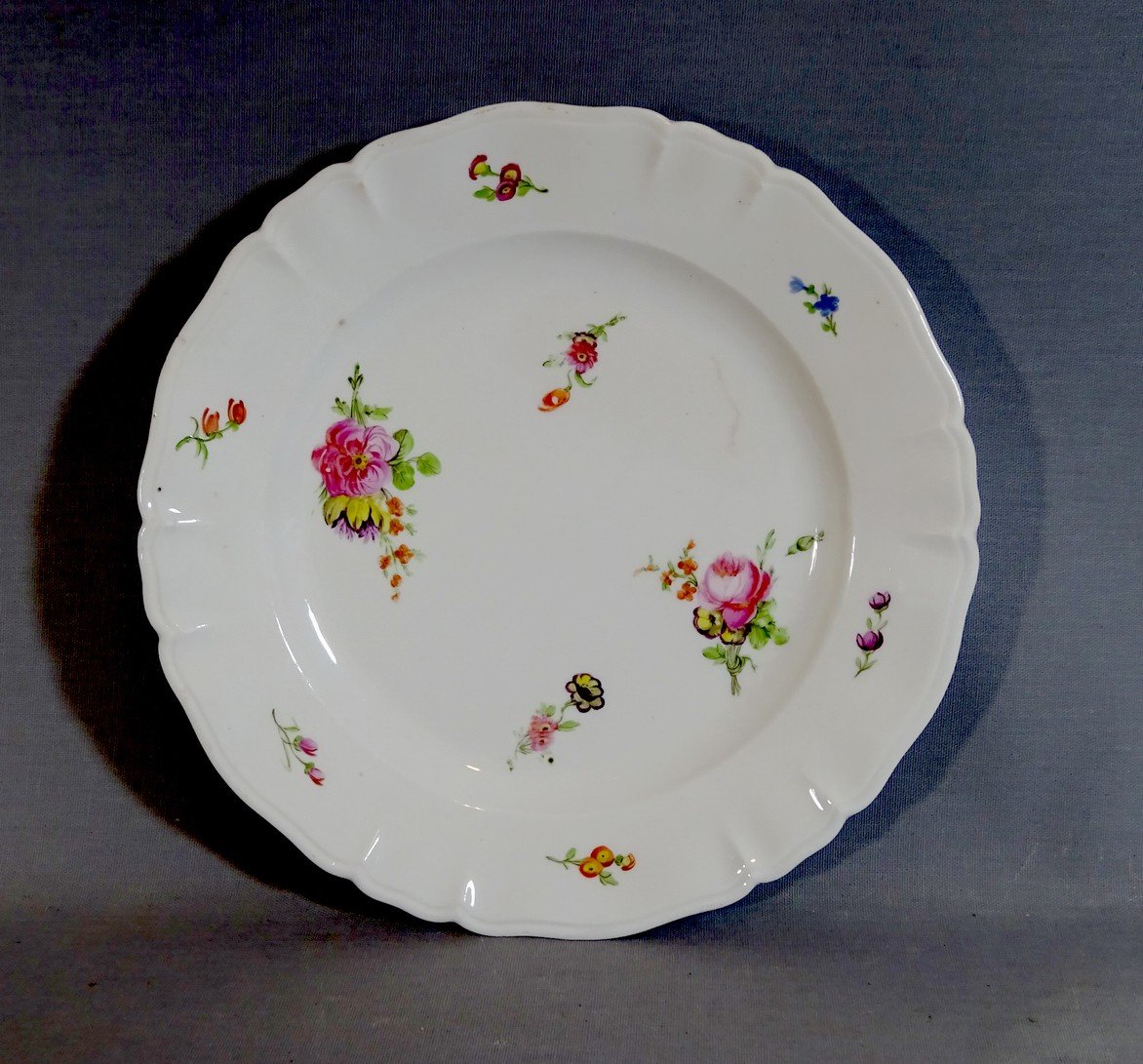 Limoges, Comte d'Artois Manufacture, Beautiful 18th Century Porcelain Plate With Throw Flowers Decor-photo-2