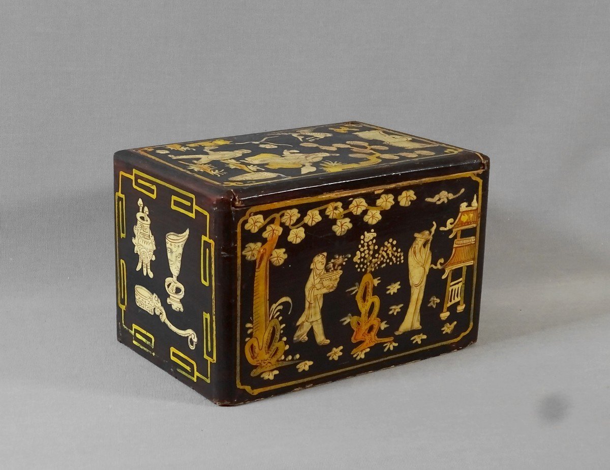 Box In Wood And Lacquer, France Work Of The 18th Century, Style Of China, Garden Decor, Letters Persons And Furniture Object-photo-2