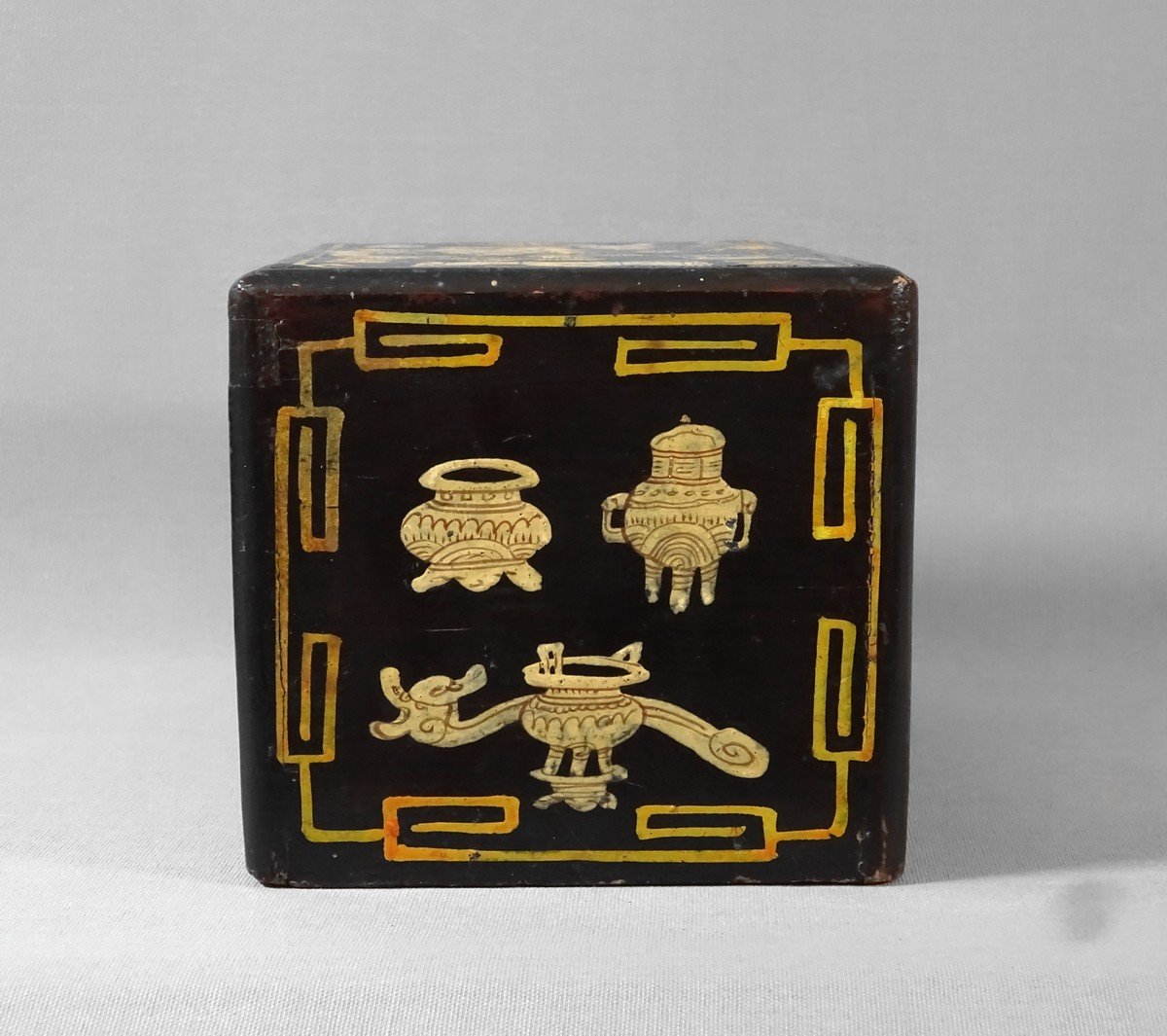 Box In Wood And Lacquer, France Work Of The 18th Century, Style Of China, Garden Decor, Letters Persons And Furniture Object-photo-1