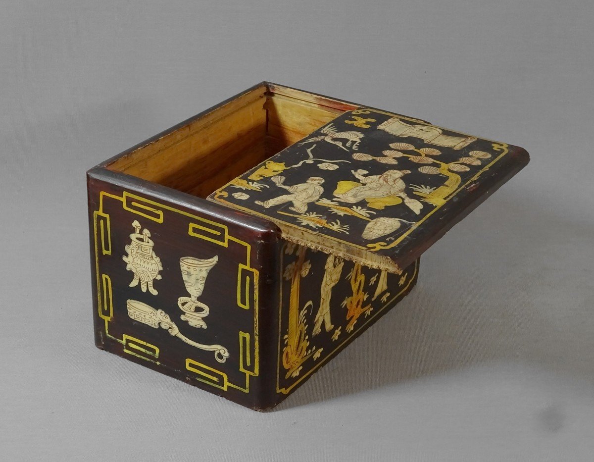 Box In Wood And Lacquer, France Work Of The 18th Century, Style Of China, Garden Decor, Letters Persons And Furniture Object-photo-4