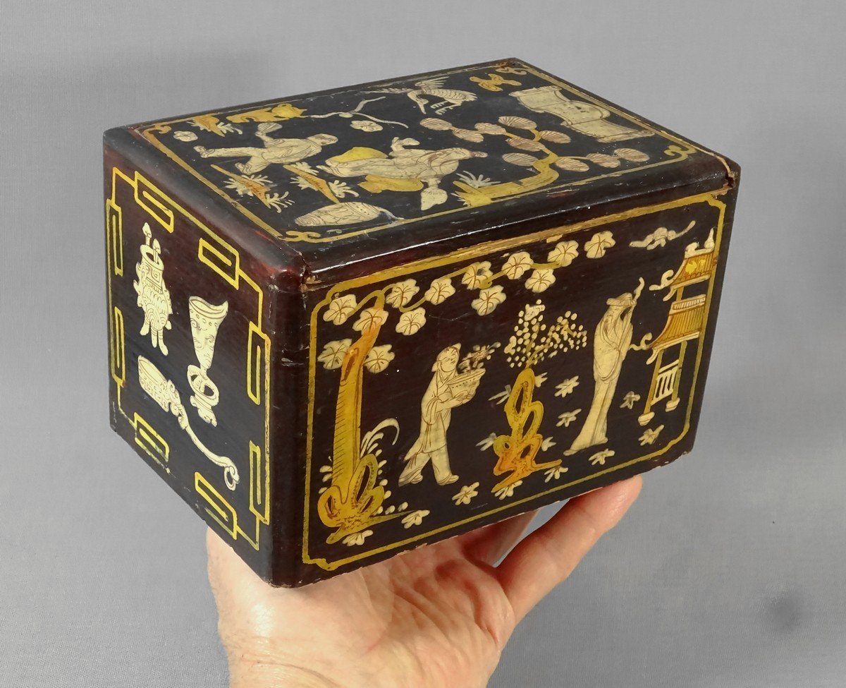 Box In Wood And Lacquer, France Work Of The 18th Century, Style Of China, Garden Decor, Letters Persons And Furniture Object-photo-5