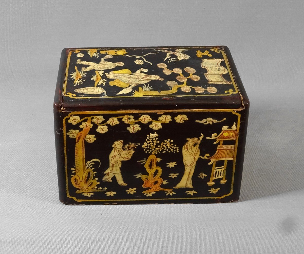 Box In Wood And Lacquer, France Work Of The 18th Century, Style Of China, Garden Decor, Letters Persons And Furniture Object
