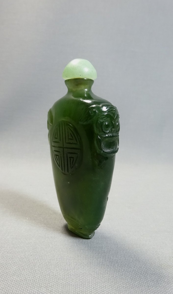 Beau Flacon Tabatière ou Snuff Bottle du XIXeme en Jade  Vert Épinard, de Forme Gourde à Panse Aplatie-photo-4