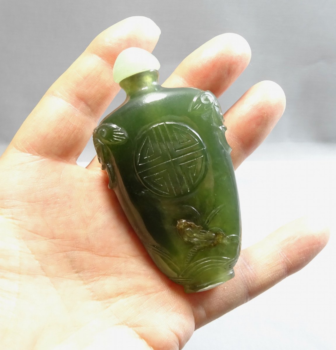 Beau Flacon Tabatière ou Snuff Bottle du XIXeme en Jade  Vert Épinard, de Forme Gourde à Panse Aplatie-photo-7