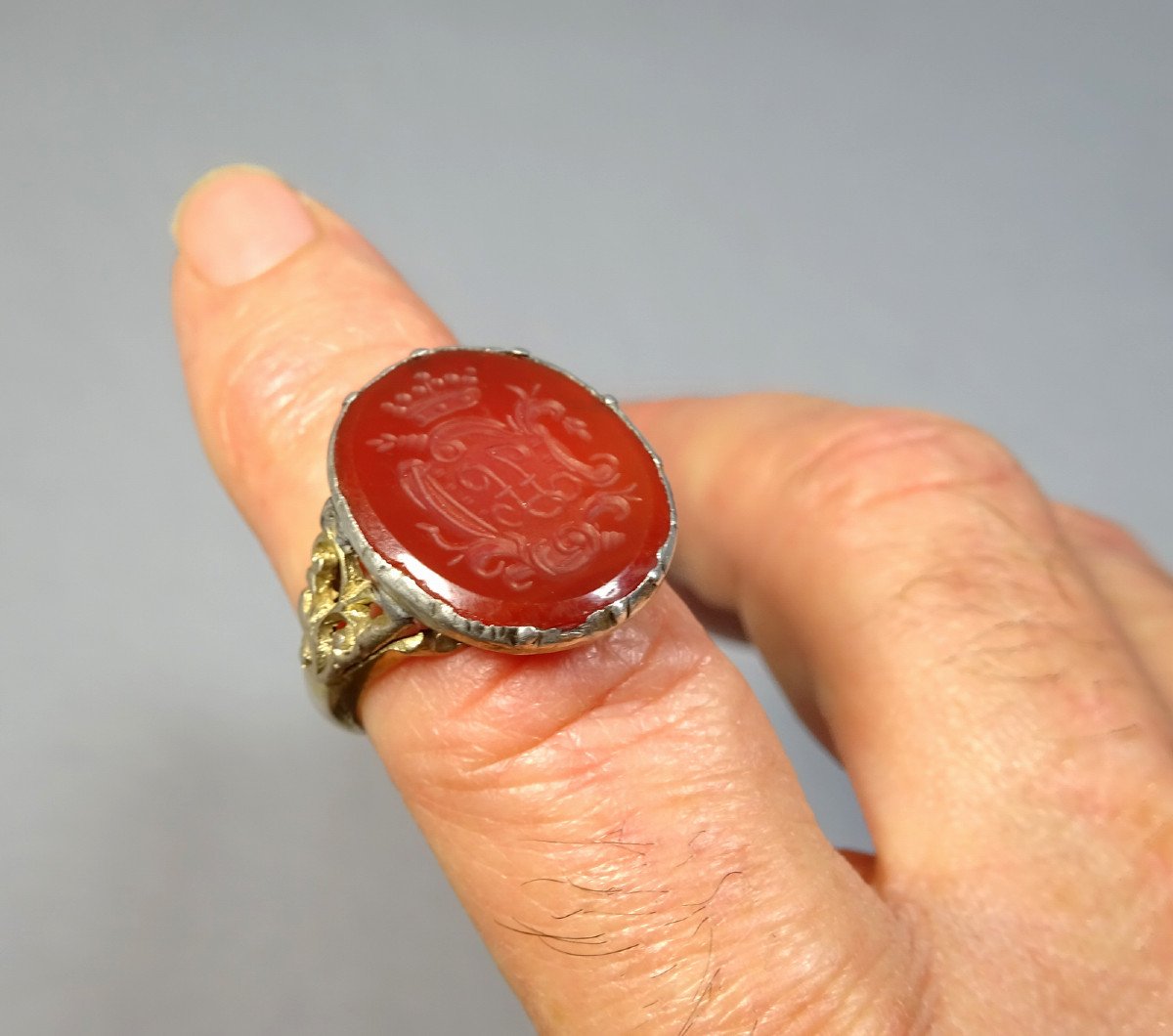 Medieval Ring With Carnelian Agate Intaglio Seal With Heraldic Engraving, Coat Of Arms & Crown Of Marquis-photo-8