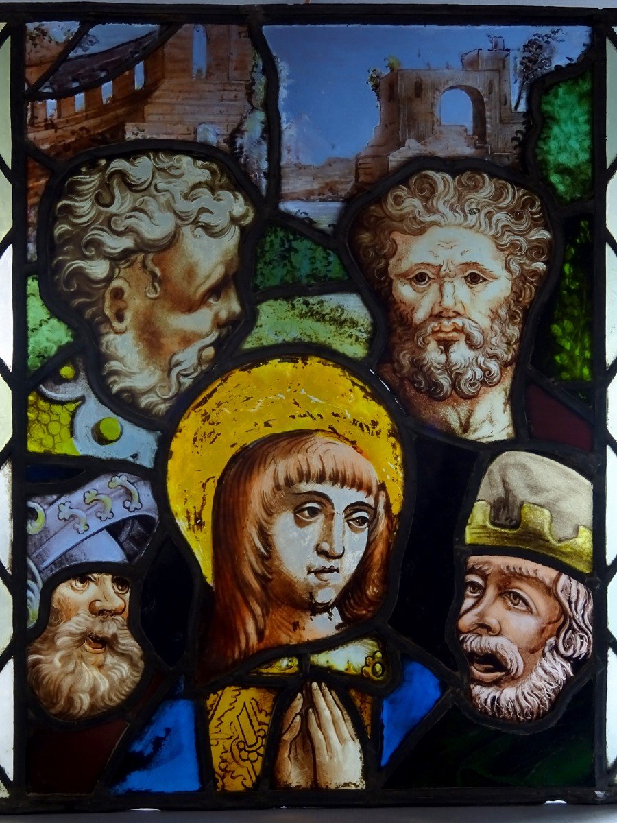 Vitrail Polychrome Epoque Renaissance &agrave; D&eacute;cor de Quatre Visages Masculins Encadrant la Vierge et de Ruines d Architectures-photo-5