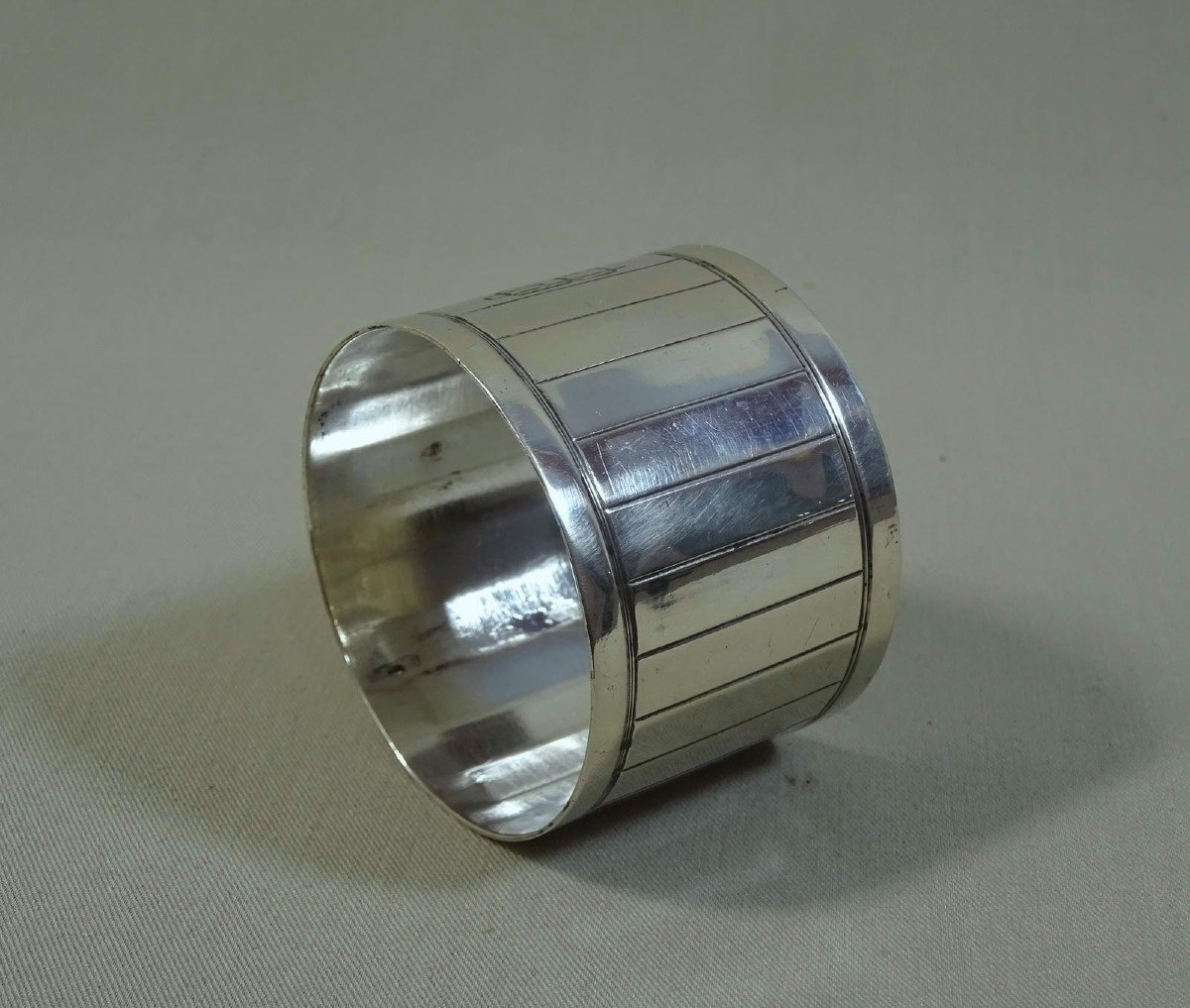 Coulant ou Rond De Serviette d'Epoque Art Déco, de Forme et aux Lignes épurées, en Argent Minerve-photo-2