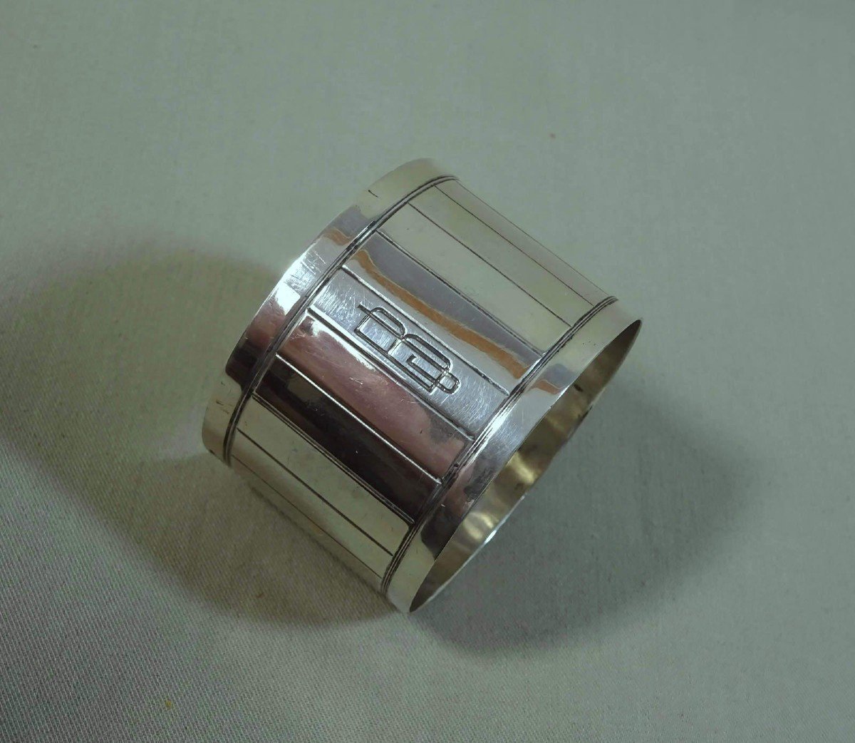 Flowing Or Napkin Ring From The Art Deco Period In Shape And Clean Lines In Silver Minerva