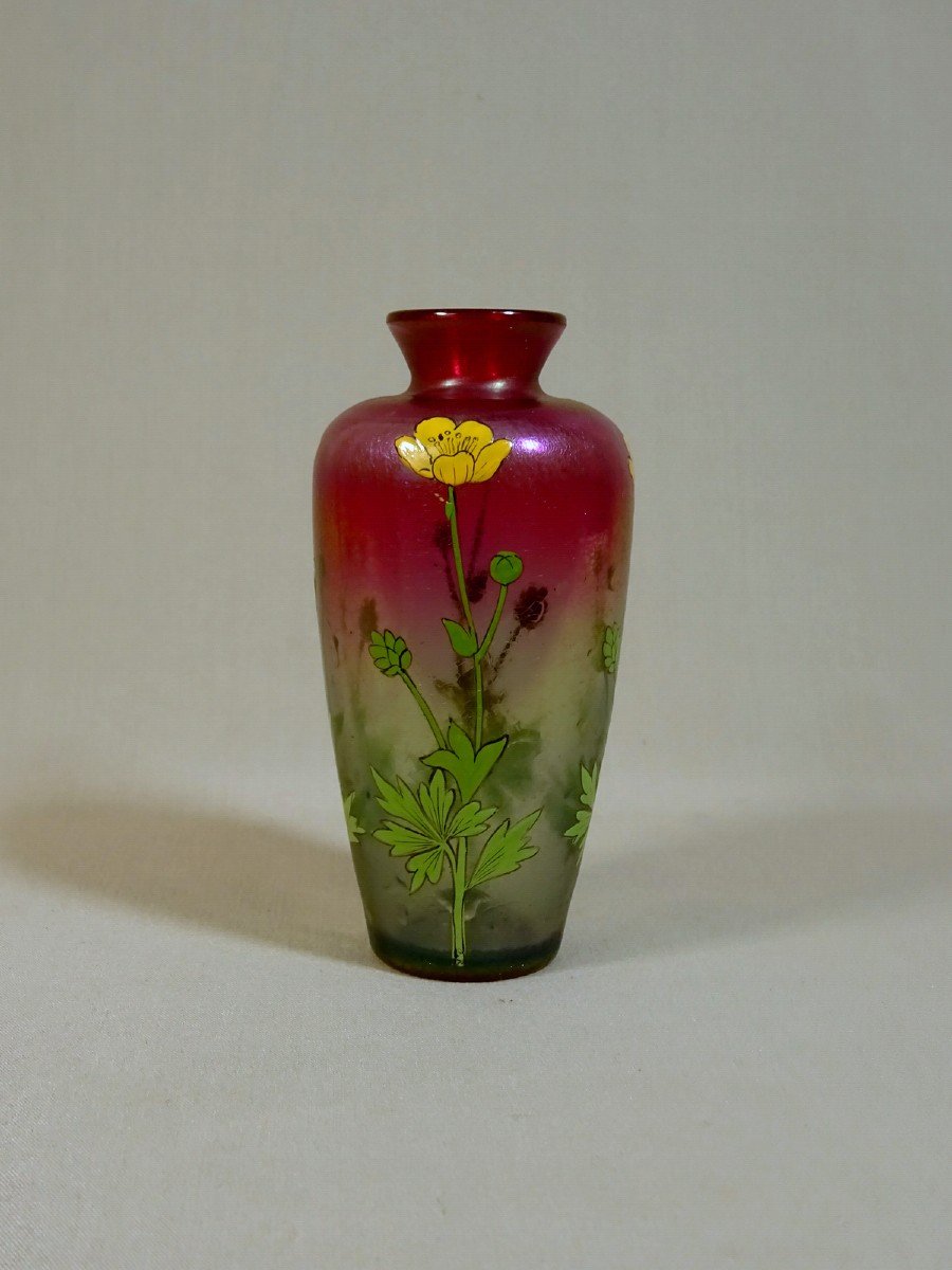 Fritz Heckert, Vase d'Époque Art Nouveau En Verre Soufflé Irisé & Décor à l'émail de Renoncules, Vers 1900