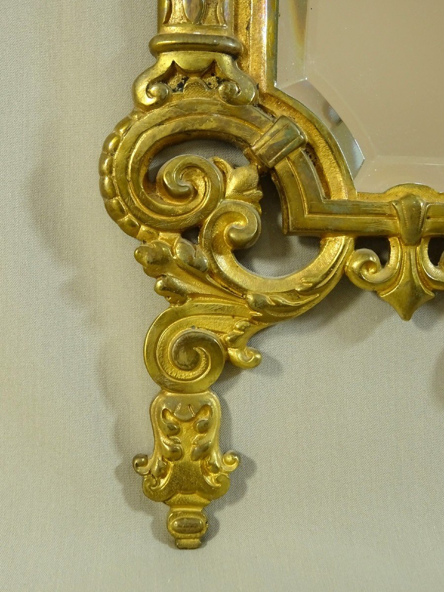 Miroir Du XIXeme Si&egrave;cle En Bronze Dor&eacute;, Beau Mod&egrave;le De Style Baroque &agrave; Fronton Aux Sphinges Ail&eacute;es Et Mascarons-photo-2