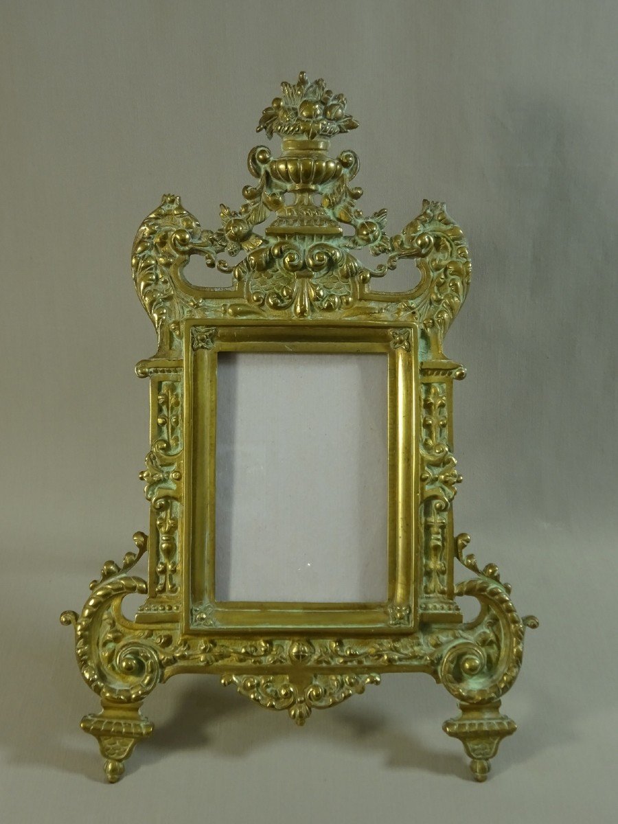 Bronze Frame Or Easel Type Photo Frame With Floral Vase, Chimeras, Scrolls, Volutes Etc. XIXth Century