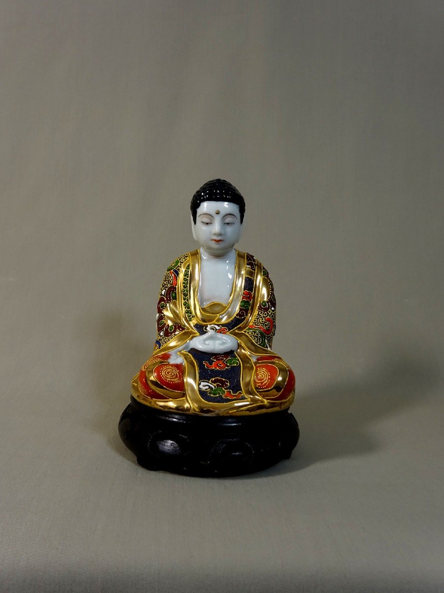 Japon Satsuma ou Kutani, Bouddha Ancien En Porcelaine Aux Emaux Polychrome et Or, Signé en Rouge de Fer-photo-8