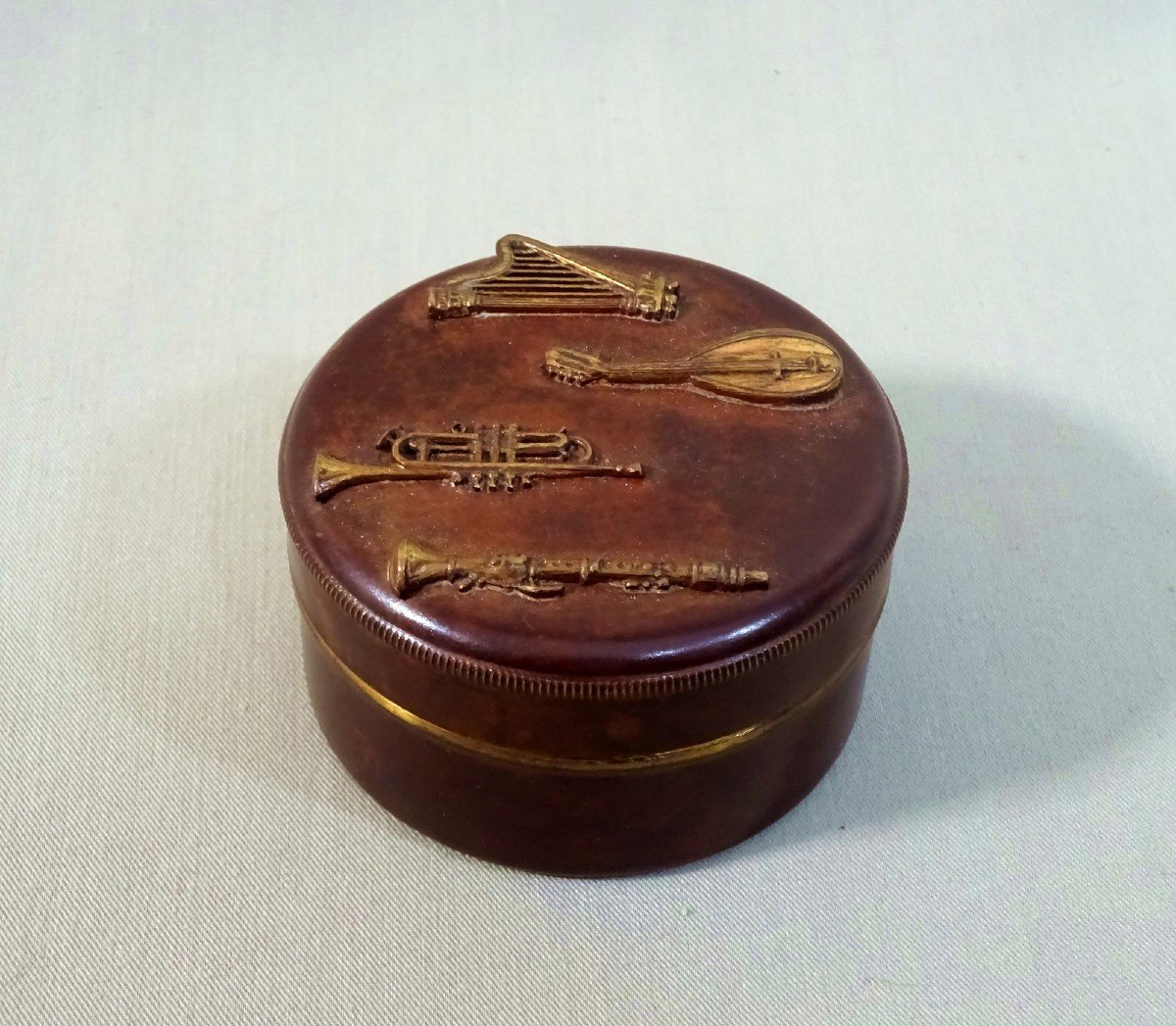 Old Circular Copper Dinanderie Rosin Box With Applied Musical Instrument Decoration-photo-1