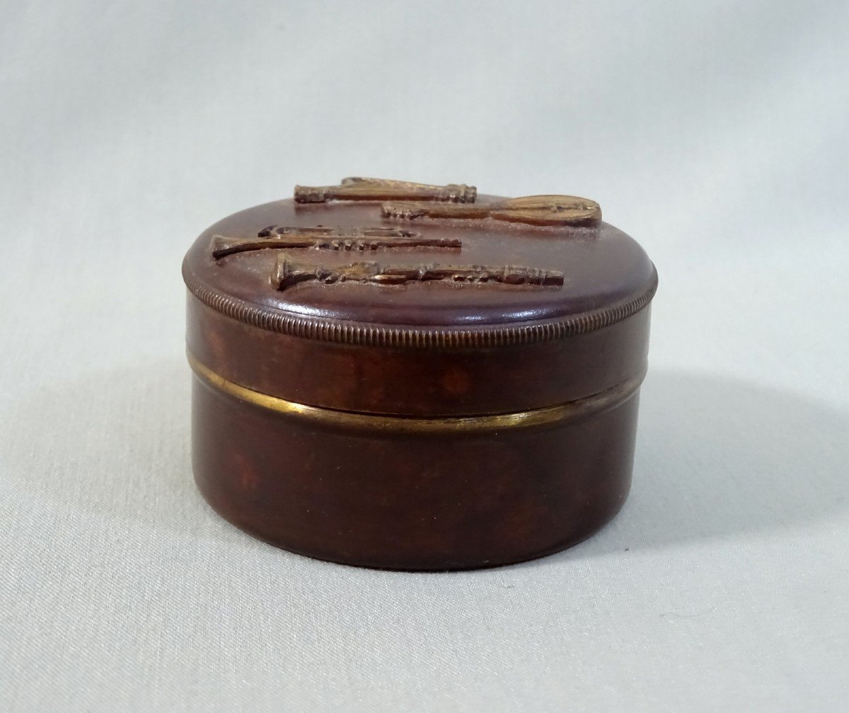Old Circular Copper Dinanderie Rosin Box With Applied Musical Instrument Decoration-photo-2
