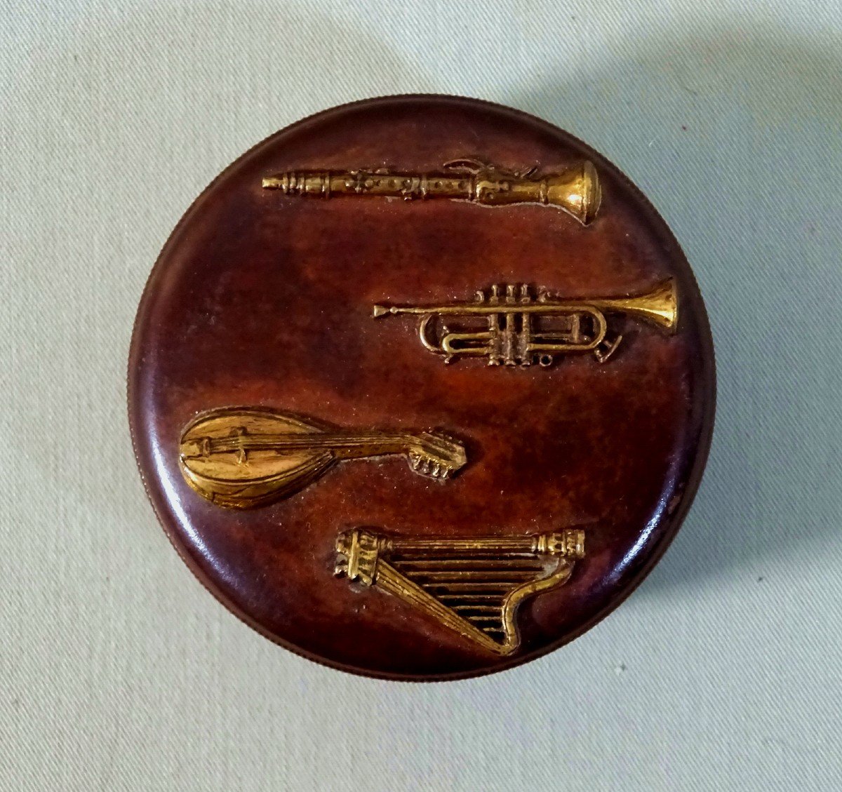 Old Circular Copper Dinanderie Rosin Box With Applied Musical Instrument Decoration-photo-8