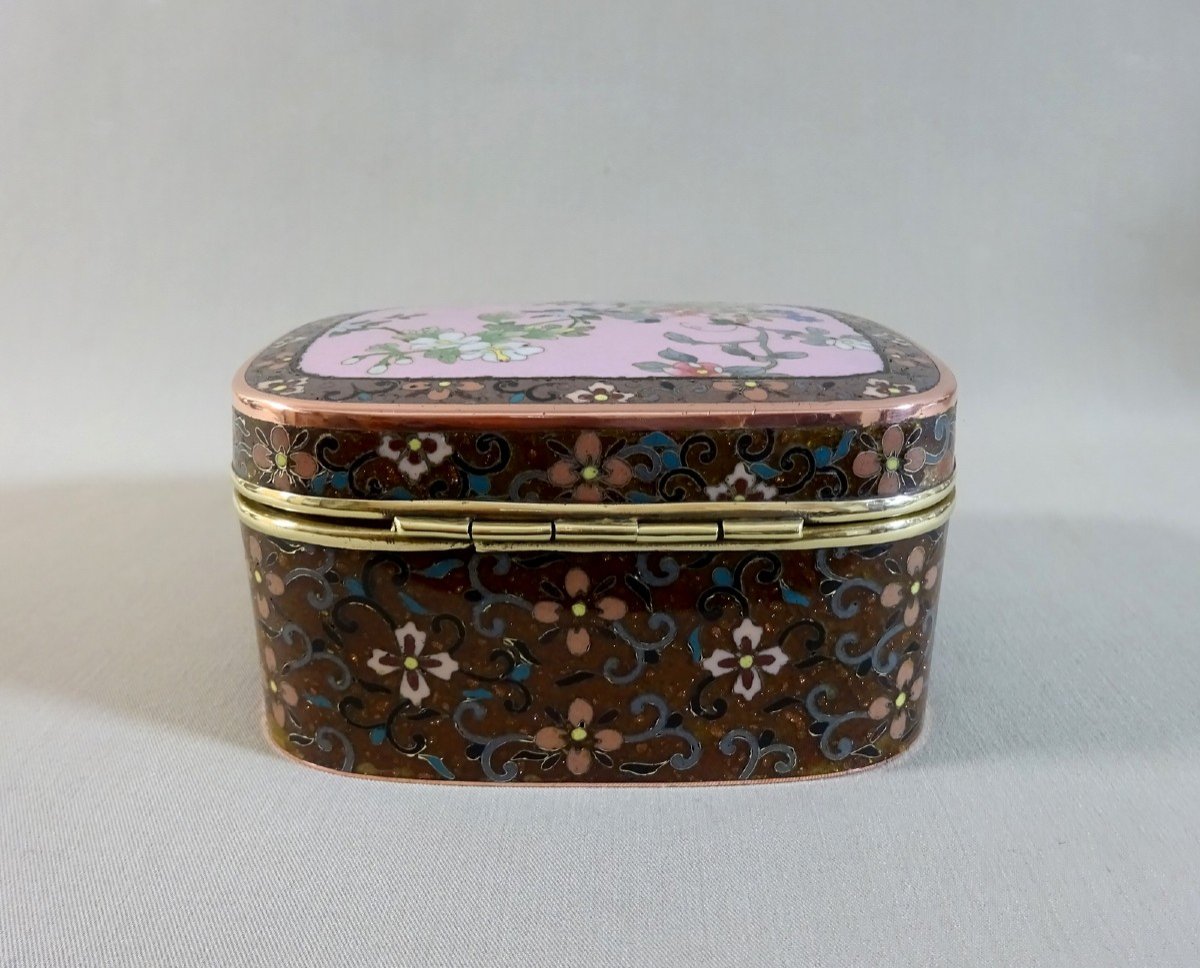 Japon XIX&egrave;me Si&egrave;cle &Egrave;re Meiji, Bo&icirc;te ou Coffret &agrave; Bijoux de Forme Coussin En Cuivre D&eacute;cor&eacute; Aux Emaux Cloisonn&eacute;es-photo-3