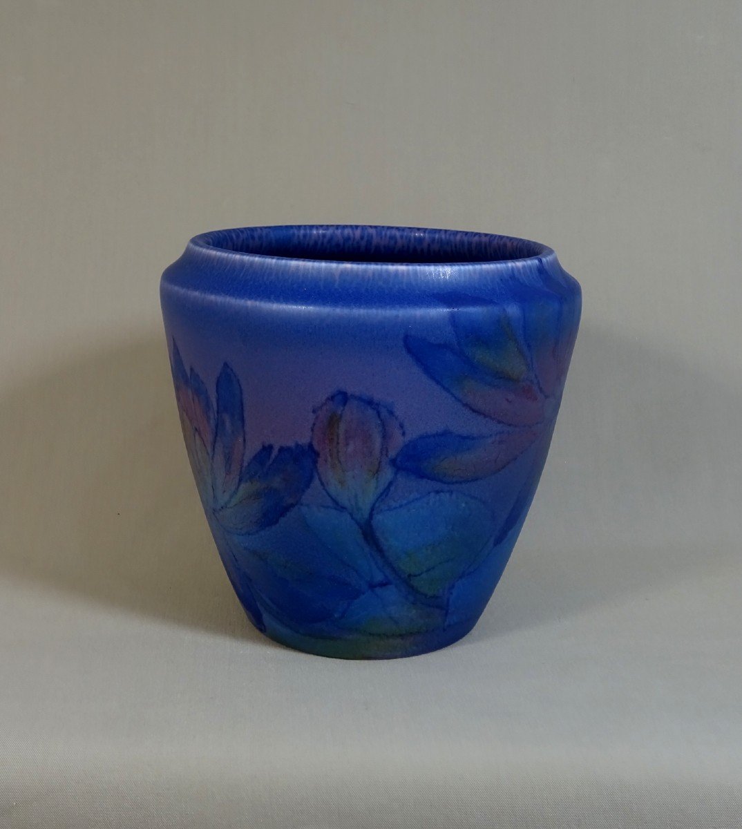 Rookwood Pottery 1927, Vase de Louise Abel &agrave; Gla&ccedil;ure Mate violet-bleu, D&eacute;cor aux Nymph&eacute;as, Arts and Crafts Cincinnati Ohio-photo-4