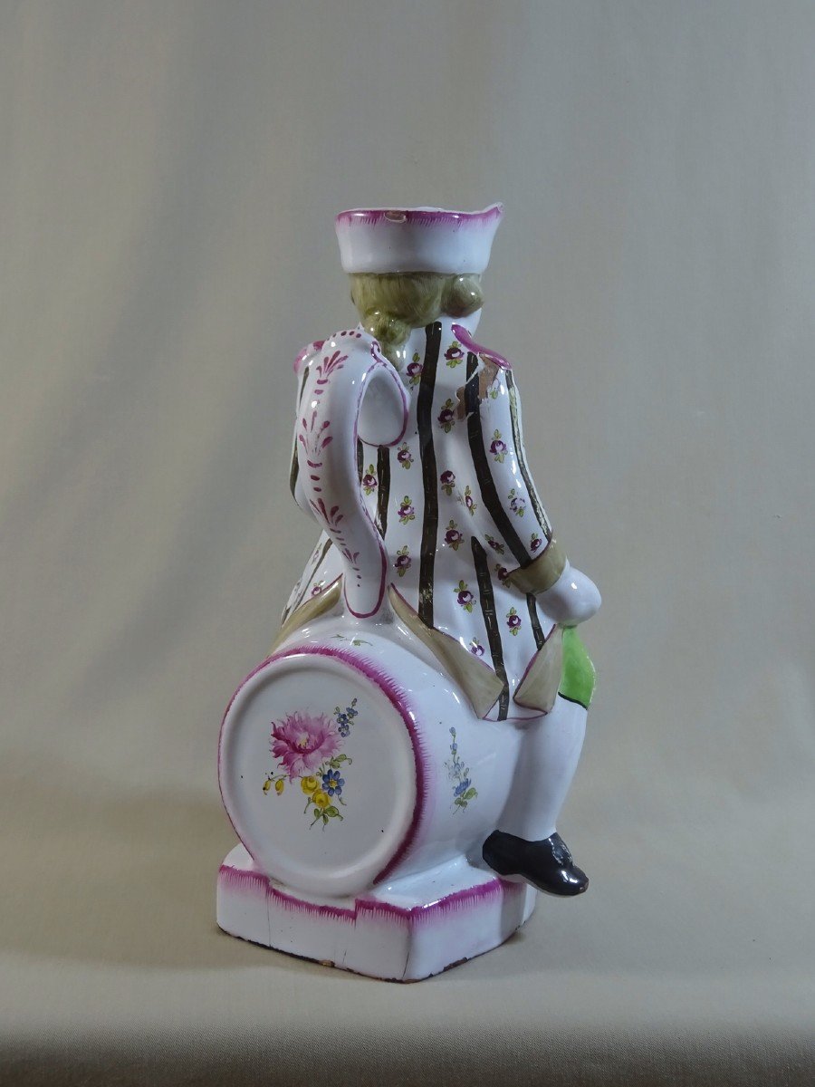 Pichet Jacquot, Faience de l&#039;Est XVIIIeme Si&egrave;cle, P&eacute;riode R&eacute;volutionnaire, Personnage sur un Tonneau Coiff&eacute; d&#039;un Bicorne &agrave; Cocarde-photo-1