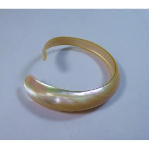 Bracelet Jonc Ancien en Nacre De Coquillage, Exemplaire du XIXème Siècle, Nacre Très Lumineuse