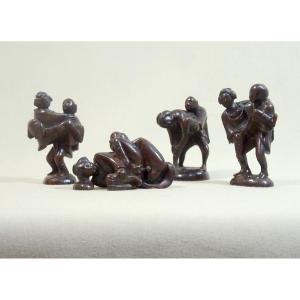 Japon, par Gyokusho 玉昇, 4 Netsuke Erotiques Sign&eacute;s, Curiosa en Bois Sculpte, mi XIXeme Siecle, Periode Meiji
