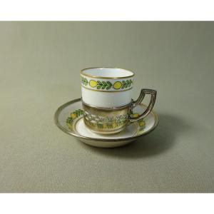 Tasse Litron à Moka en Porcelaine & Monture en Argent, Decor de Citrons,  Marque De Sevres