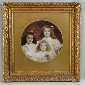 19th Century Frame, Wood And Stucco Gilded With Gold Leaf, Portrait Of Three Young Sisters