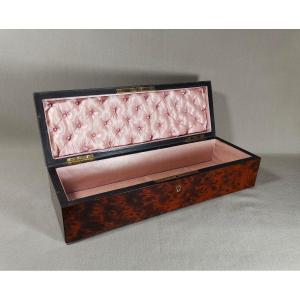 Coffret ou Boîte à Gants du XIXe, Napoléon III, Loupe de Thuyas, laiton, Capitonnage soie Rose