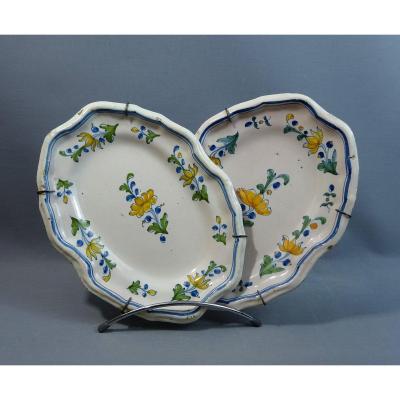 18th Century Pair Of Oval Dishes With Contoured Edge In Earthenware From South West France With Flower Decor