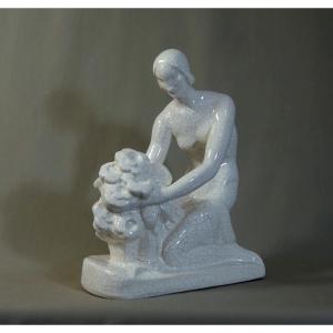 Statuette Sculpture En Faïence Craquelée, Epoque Art Déco, Jeune Femme à La Garçonne, Vers 1925