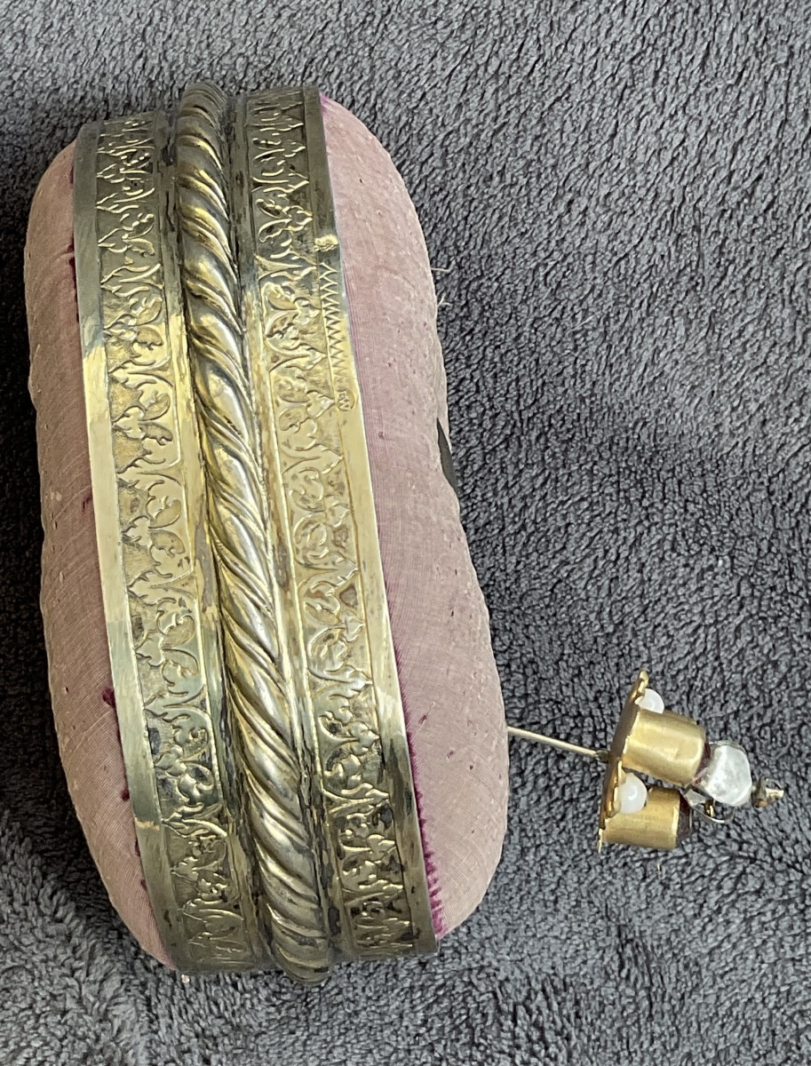 Coussin à Épingles en Velours et Argent ( Poinçon d‘Augsbourg et Maitre), Allemagne XVIIème-photo-3