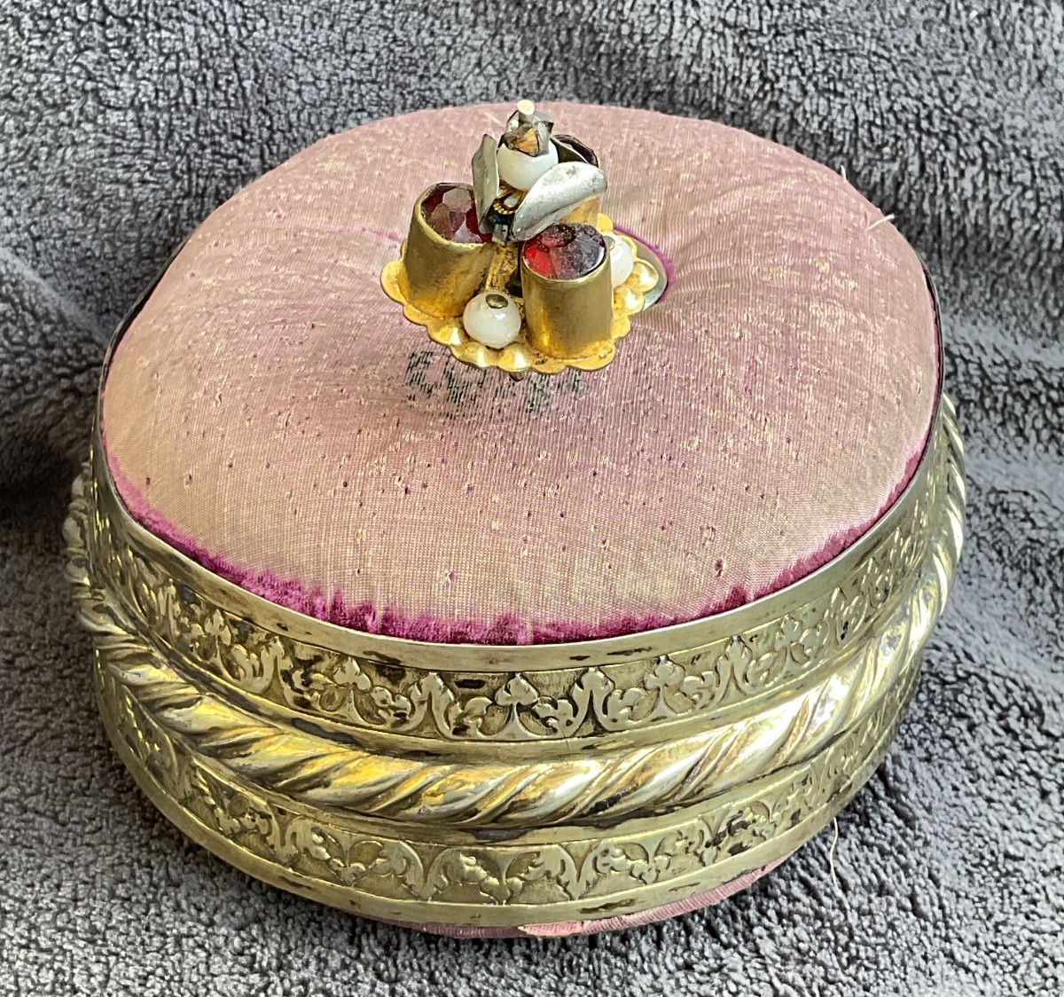 Coussin à Épingles en Velours et Argent ( Poinçon d‘Augsbourg et Maitre), Allemagne XVIIème-photo-6