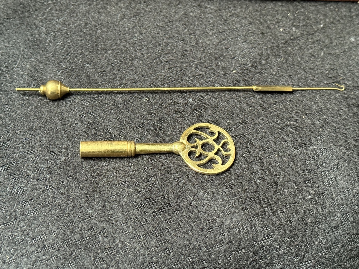 Pendule “Religieuse”,Bronze doré,Horloger: Baltazar Martinot-Paris,Époque Louis XIV-photo-6