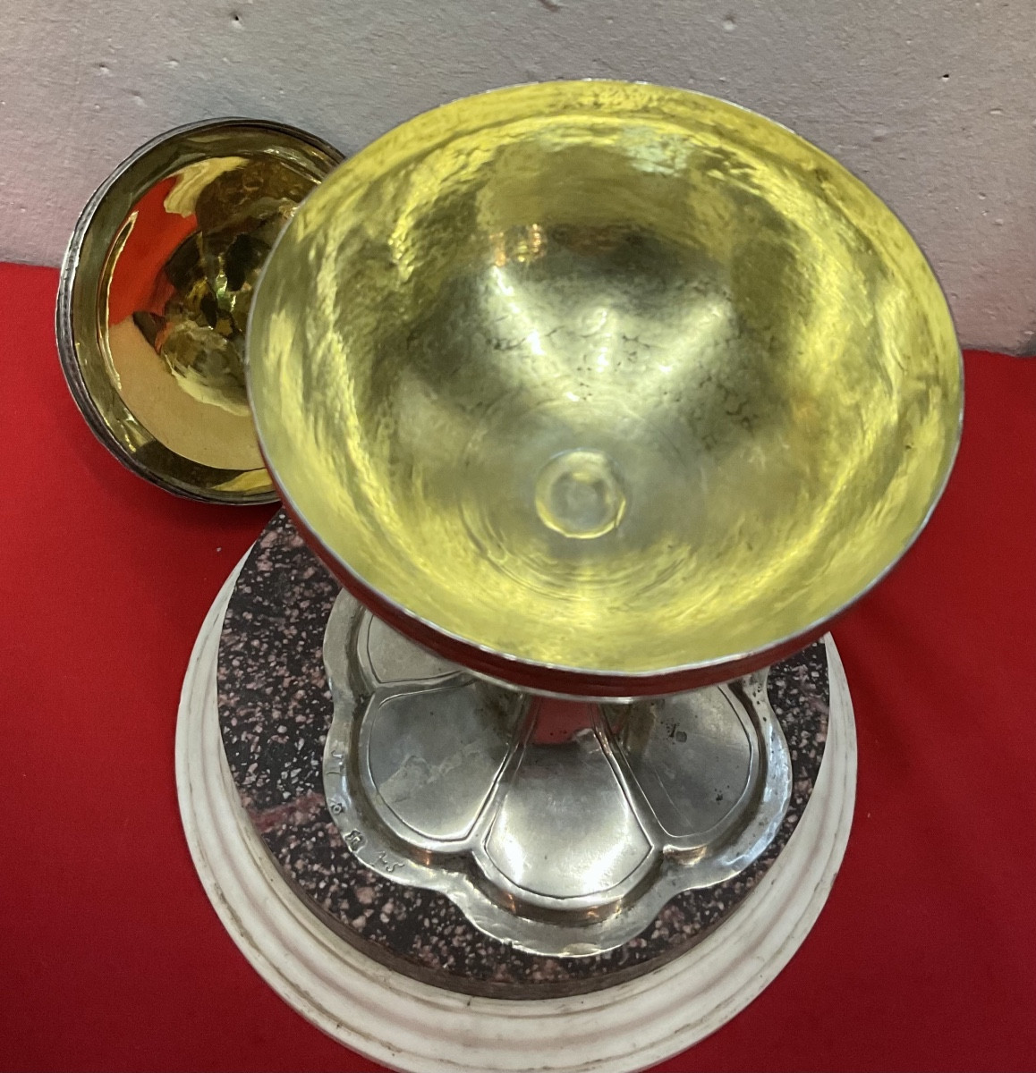 Ciboire en Argent, repoussée à Décor médaillons et instruments de le Passion, Fin XVII ième -photo-1