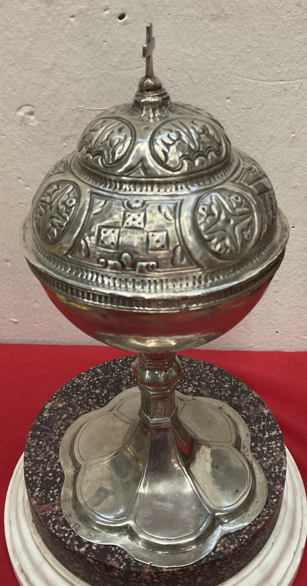 Ciboire en Argent, repoussée à Décor médaillons et instruments de le Passion, Fin XVII ième -photo-3