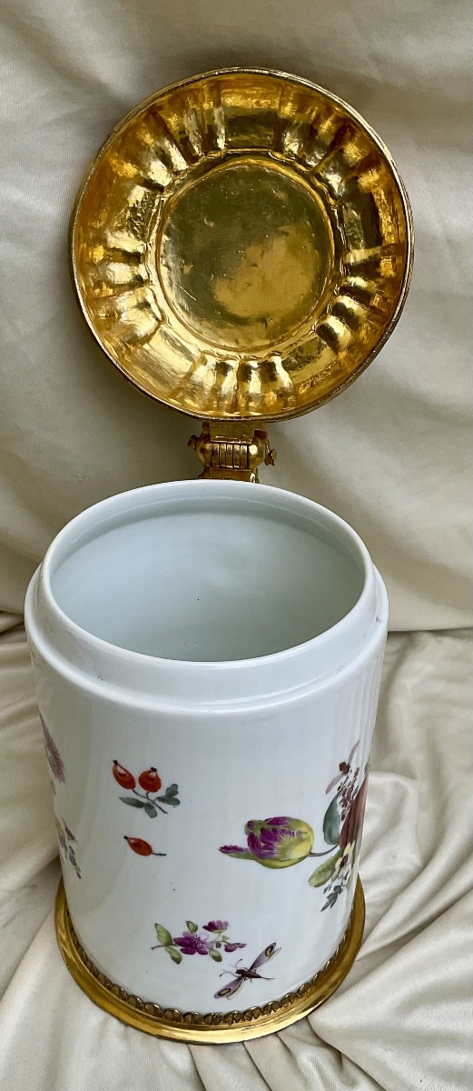 Mug, Meissen Porcelain, Polychrome Decoration: Flowers, Fruits, Insects, Mid-18th Century -photo-4