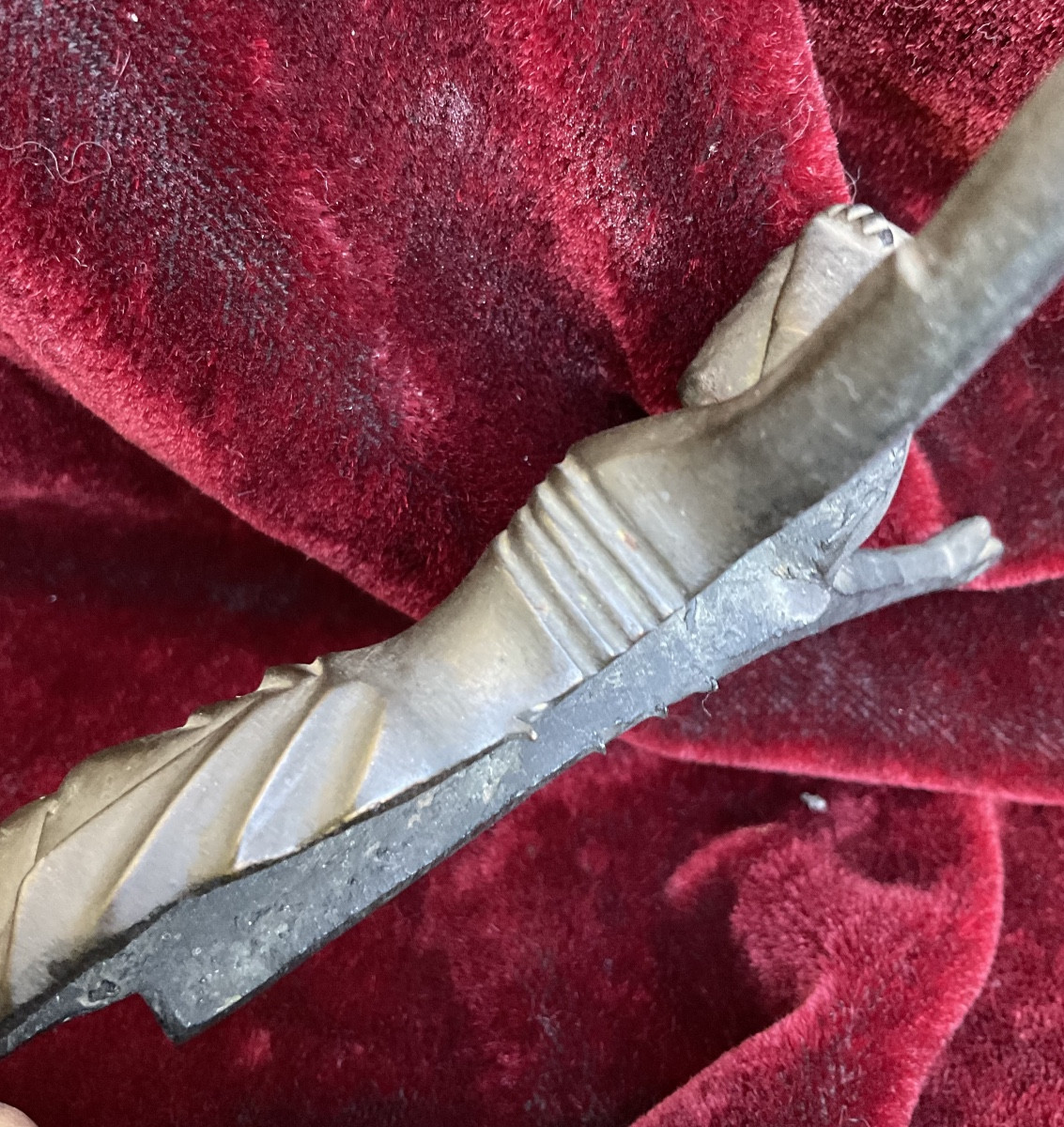 Figure de Jésus Christ Crucifié en Bronze moulu ,France d’Époque Gothique de XIVème Siècle -photo-1