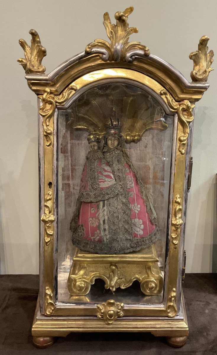 Vitrine de Dévotion ( Travail de Soeurs ) , Vierge à l’Enfant en Cire,  couronnées, Tirol XVIII