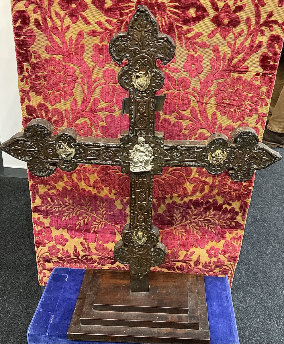 Croix de Procession , Cuivre repoussé, ciselé , anciennement argenté, Espagne ou Italie, XVème -photo-3